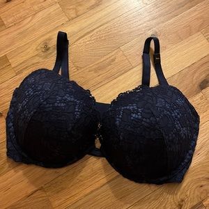 New Victoria Secret lace push up bra. 38 DD